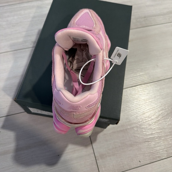 New Balance Women's Pink Layered Sole Sneakers - Picture 4 of 5